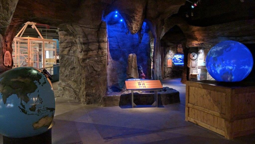  Exhibits in the Earth Science Discovery Cave